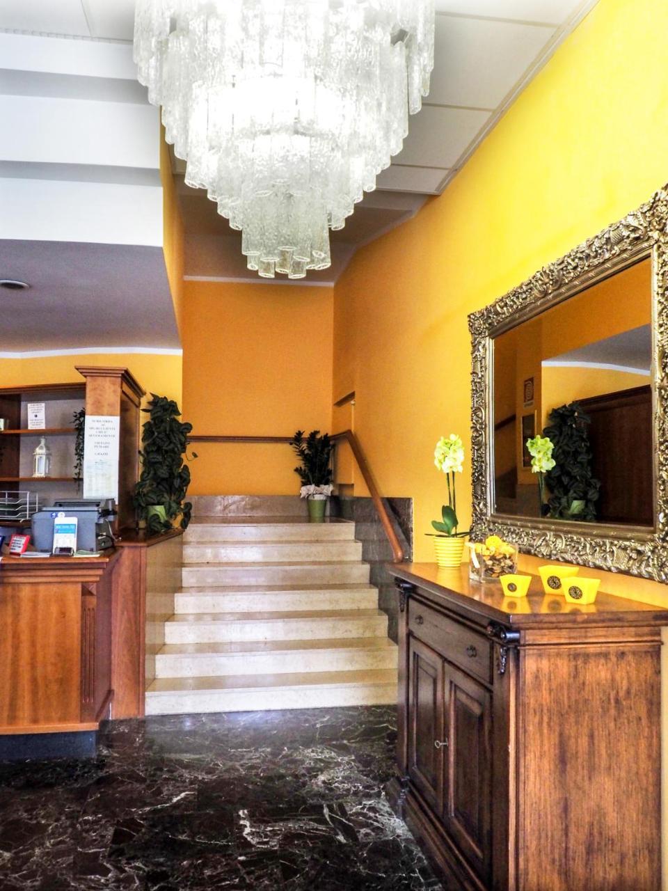 Hotel Select SantʼIlario dʼEnza 외부 사진